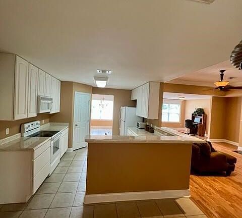 3rd image of 126 Country Club Dr