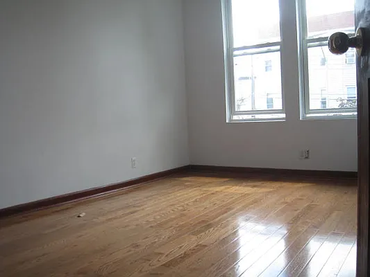 Rented by Alexiou Realty | media 14