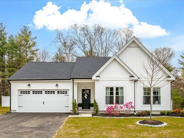 9 Iris Ln, Bellingham, MA 02019