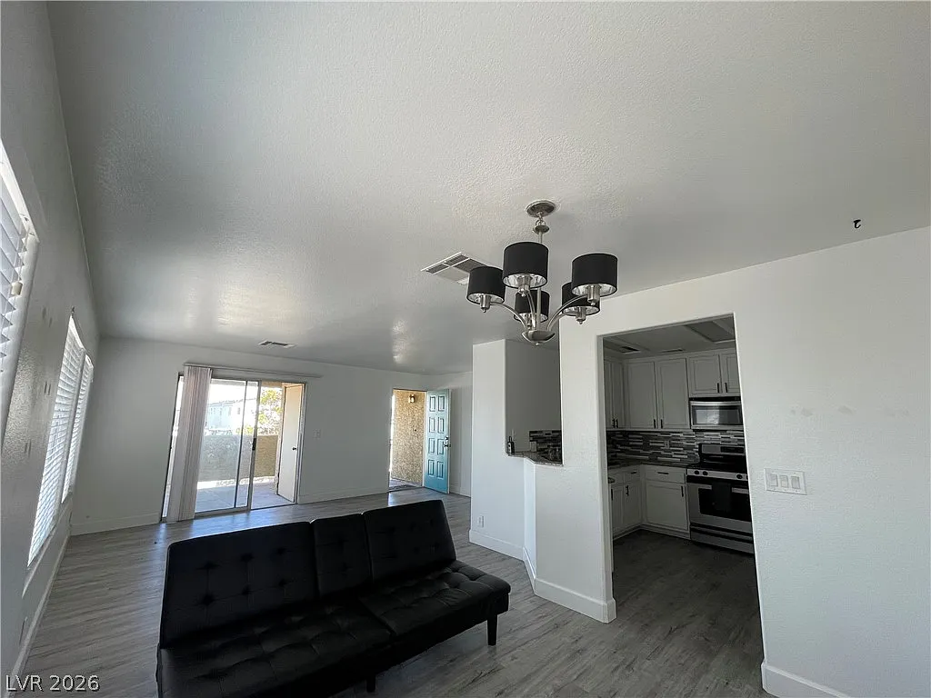 3 bed, 2.0 bath, 1197 sqft, $1,799 — Photo 4