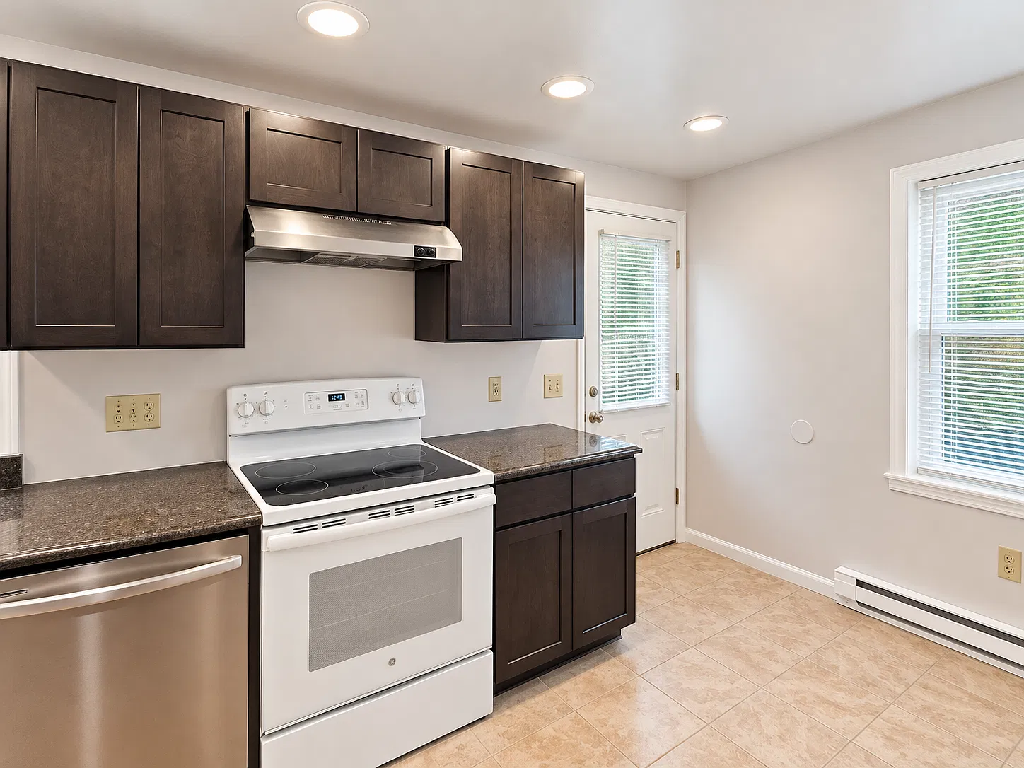 2 bed, 800 sqft, $1,800 — Photo 3