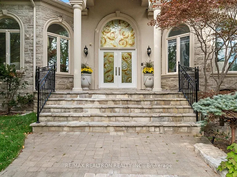 48 Arnold Ave — Photo 2