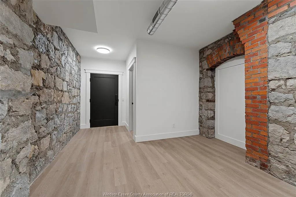 2 bed, 2.0 bath, 2042 sqft, $3,500 — Photo 3
