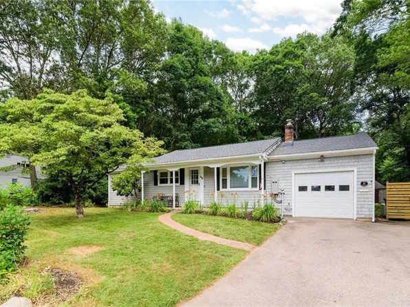 46 Stone Gate Dr, North Kingstown, RI 02852
