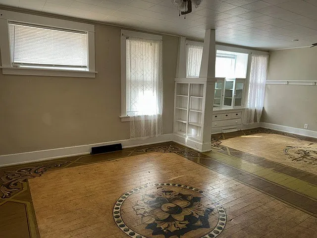 320 S 4 E — Photo 3