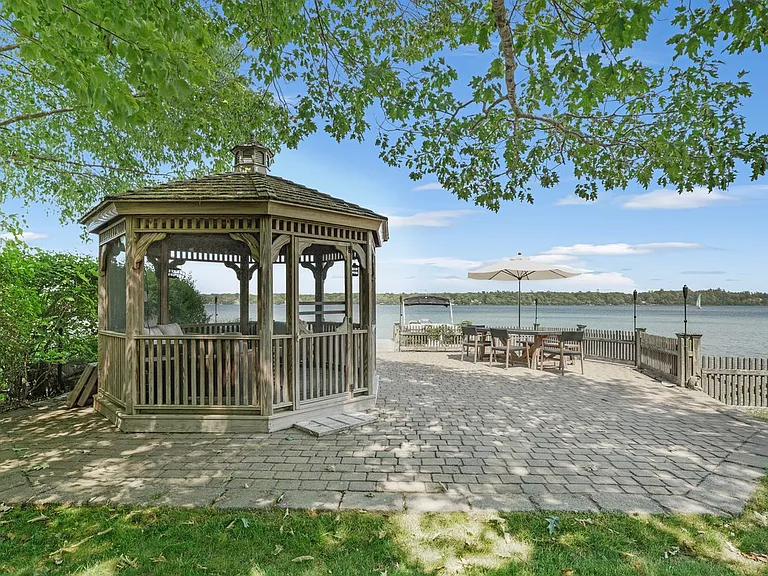 49 Beach Rd — Photo 46