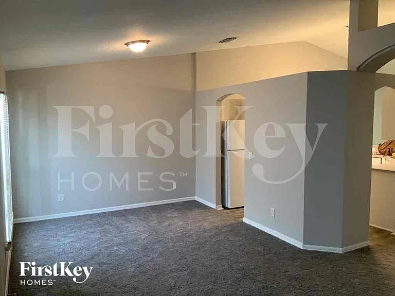 541 Hawthorne Ave S — Photo 6