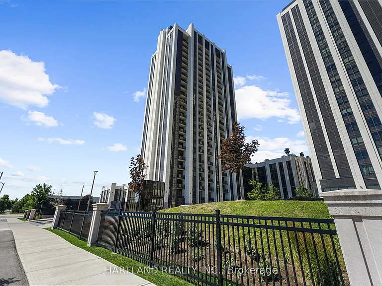 9075 Jane St #810 — Photo 1