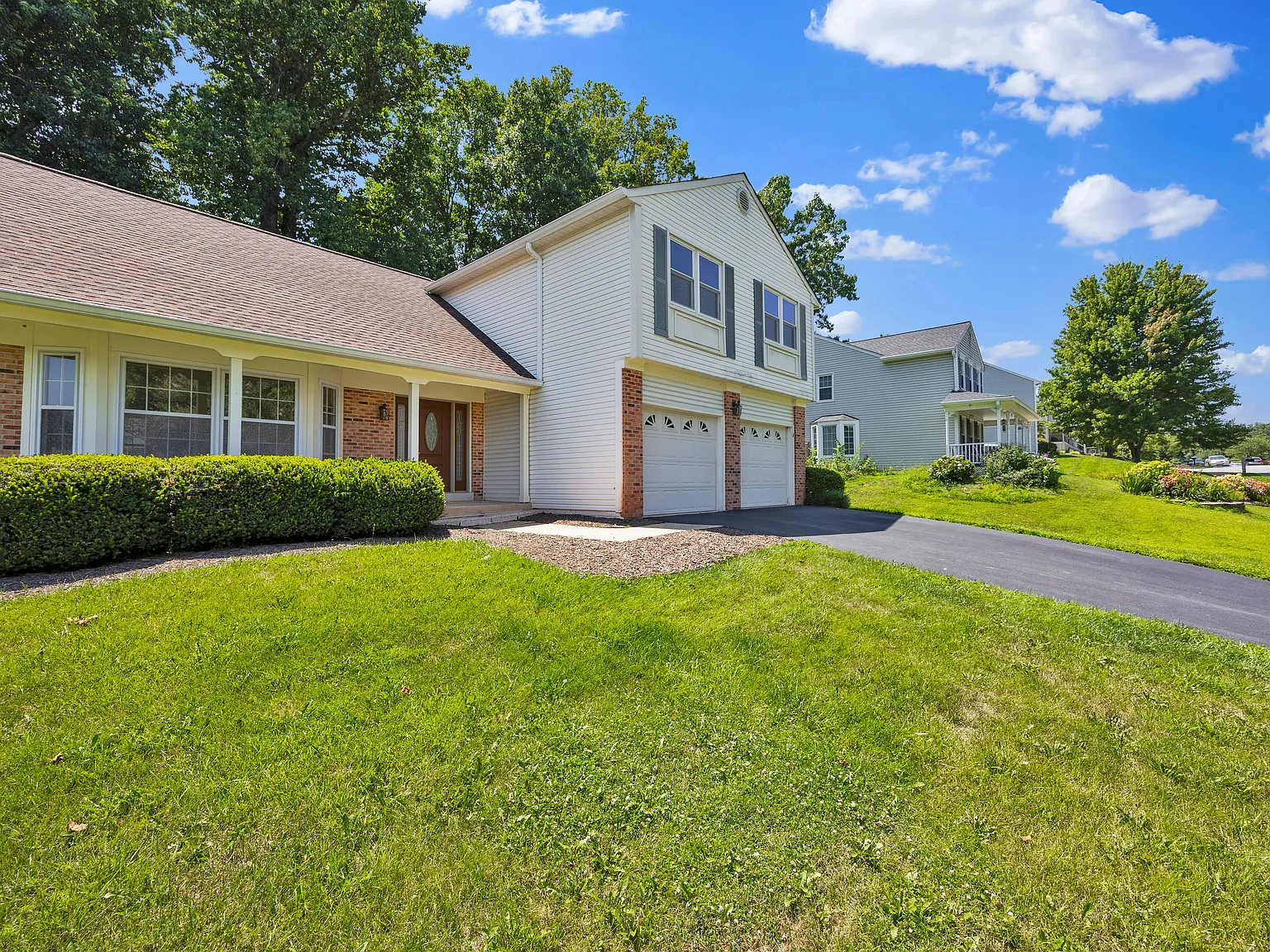 4 bed, 2.5 bath, 2356 sqft, $3,795 — Photo 4