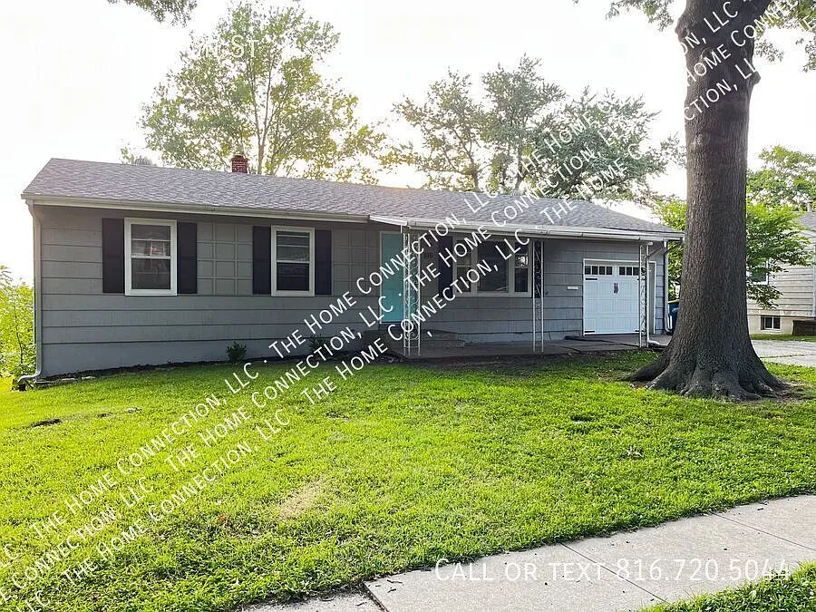 Spacious home with garage and fenced yard - Liberty schools! — Photo 2