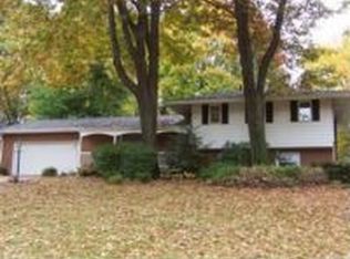 386 Spring Grove Dr, Tallmadge, OH 44278