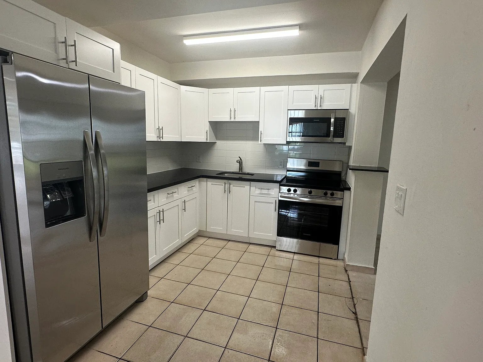 3 bed, 1200 sqft, $2,600 — Photo 3