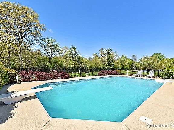 2nd image of 1S200 Cantigny Dr
