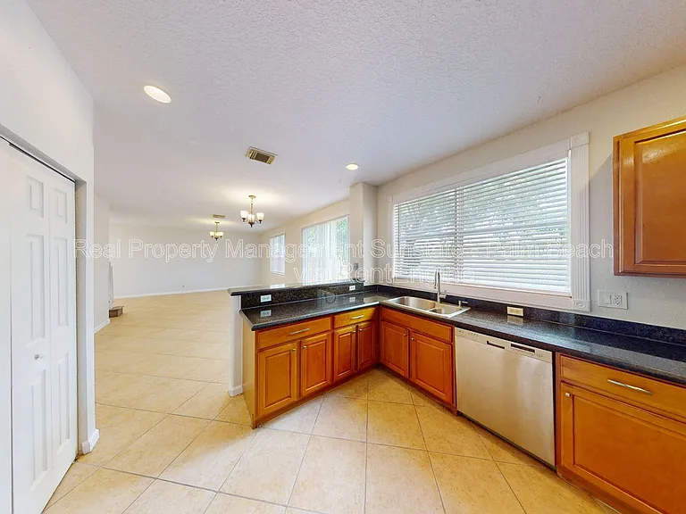6786 Aliso Ave — Photo 12