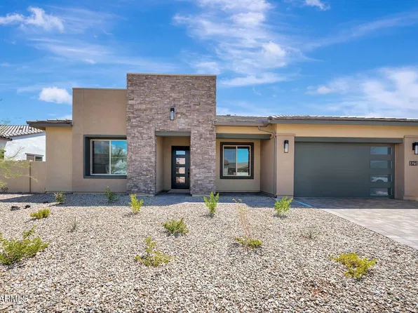 821 W J WALTZ Way, Apache Junction, AZ 85120