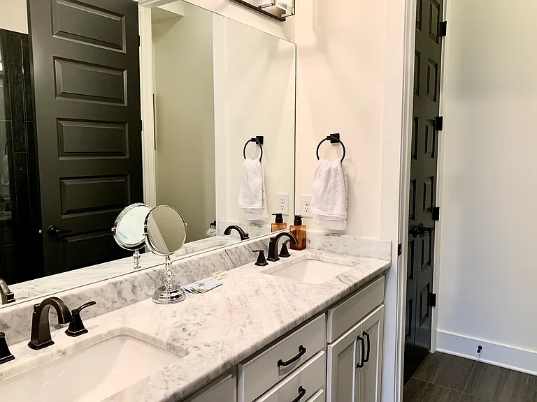 1027 E Trinity Ln — Photo 56