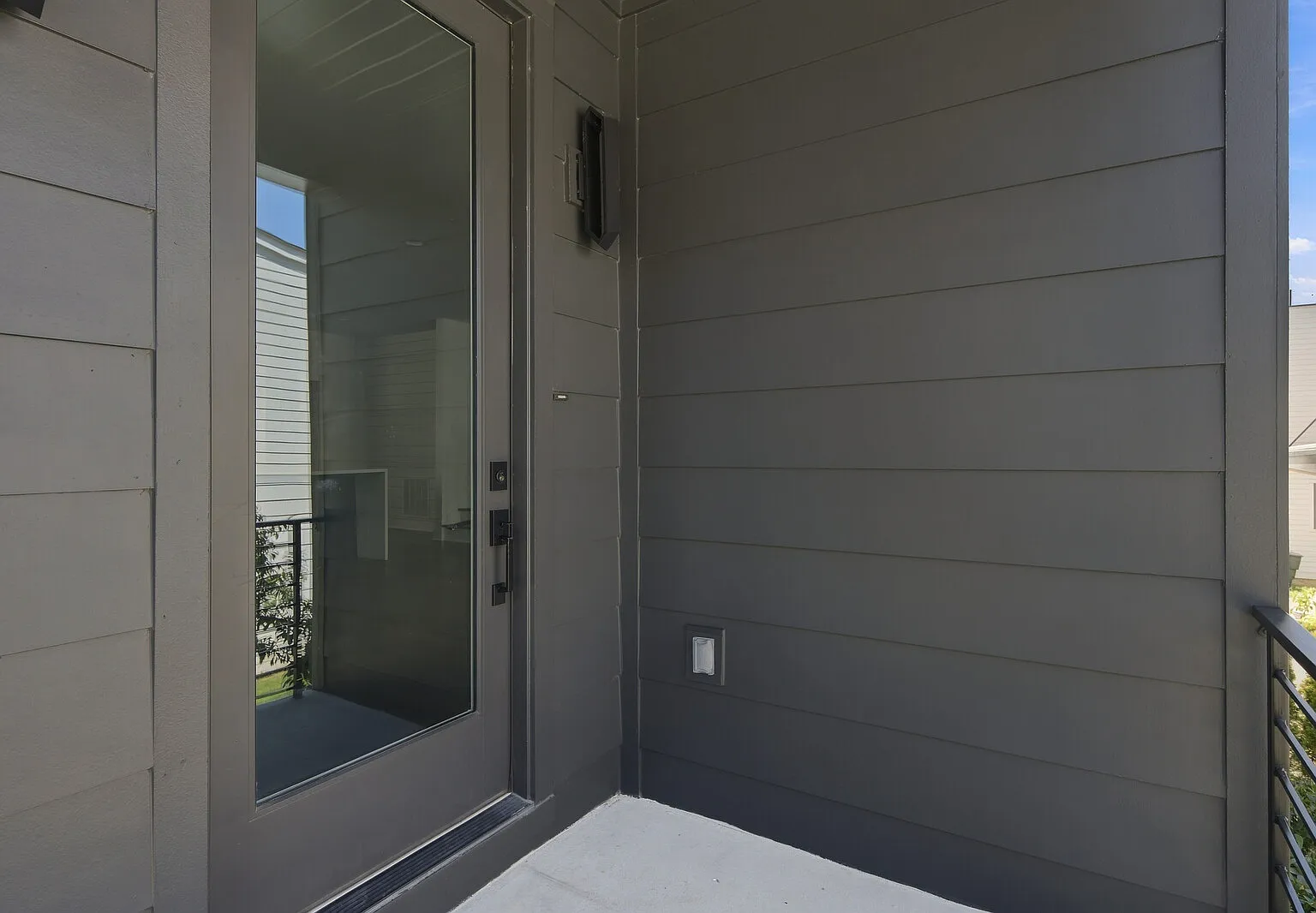 4 bed, 3.5 bath, 2397 sqft, $3,995 — Photo 2