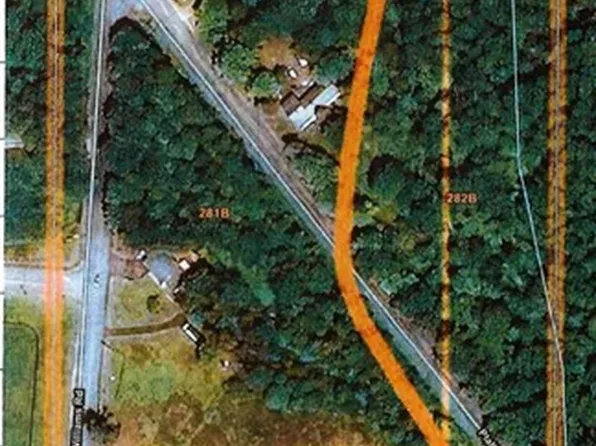 8 Platts Rd, Ashburnham, MA 01430