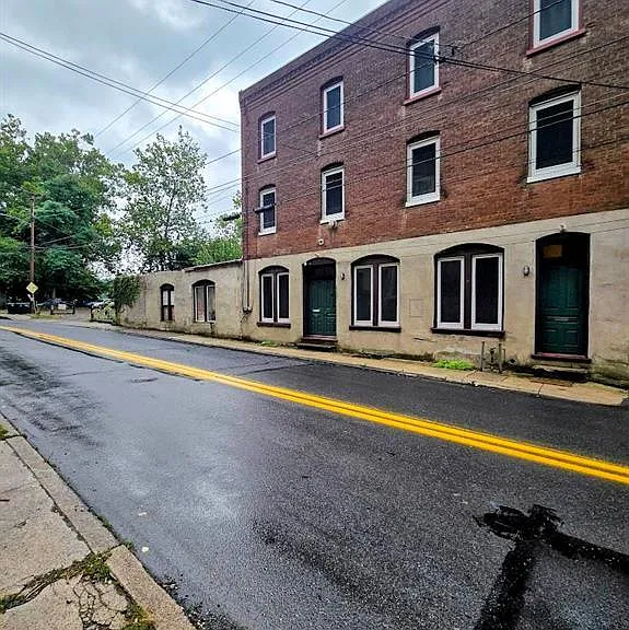 49 N Delaware Dr — Photo 2