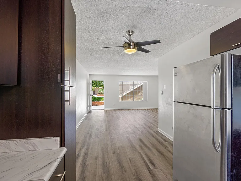 7614 Parkway Dr — Photo 18