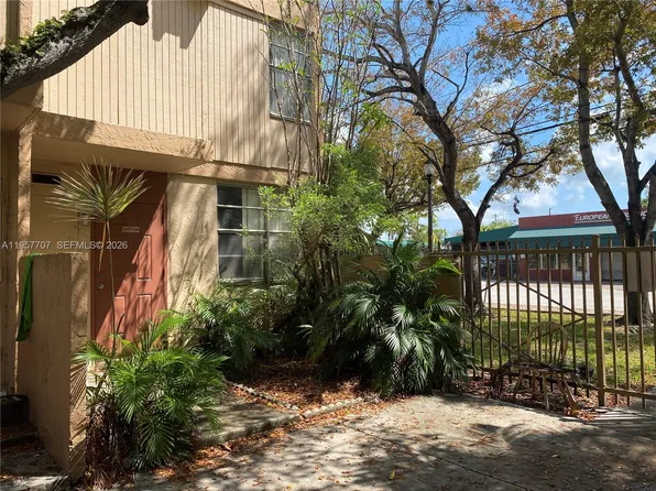 5959 SW 69th St #106, South Miami, FL 33143