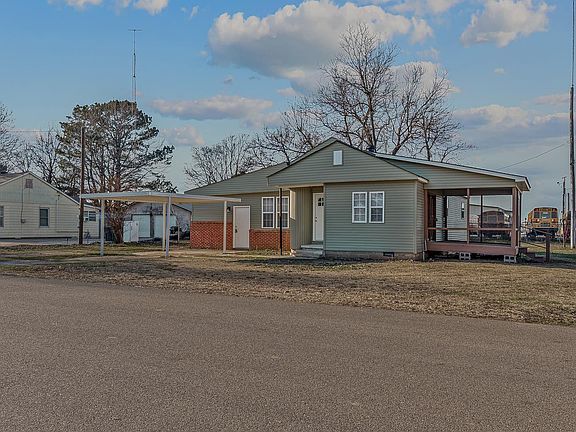 2nd image of 204 Fielder St