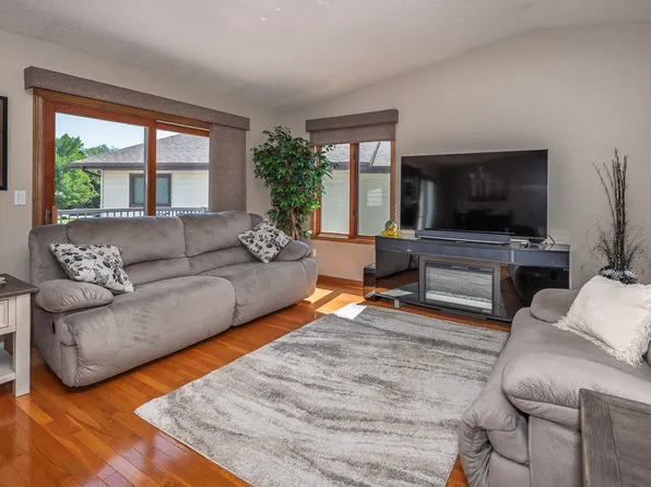 1058 Westwood St, Bismarck, ND 58504