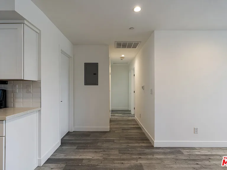 5645 1/2 Willowcrest Ave — Photo 9