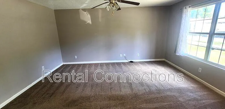 1412 W Walnut St — Photo 3