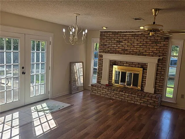 3 bed, 2.0 bath, 1564 sqft, $1,800 — Photo 3