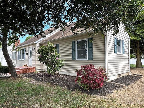 2nd image of 822 White Oak Rd