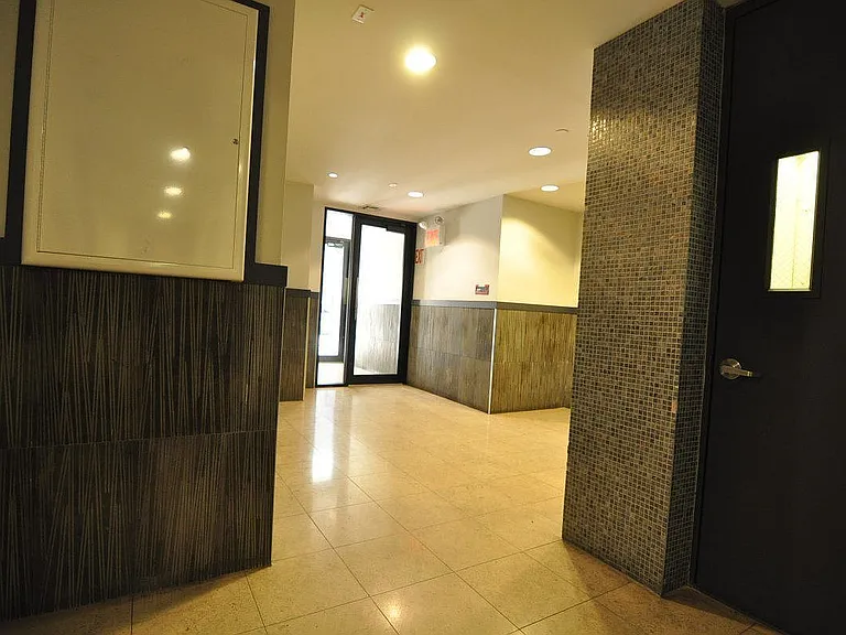 527 Lincoln Pl #204 — Photo 6