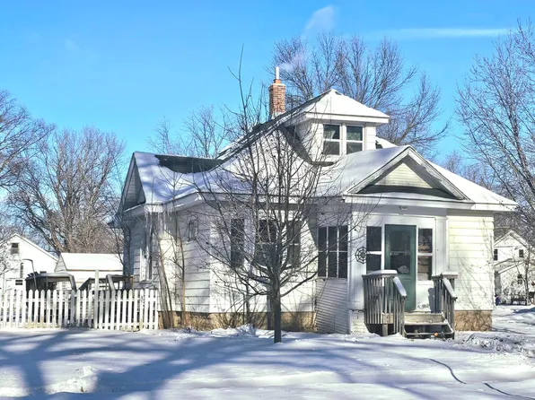 303 E 7th St, Morris, MN 56267