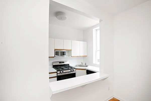 Rented by Waldstar Real Estate LLC | media 61