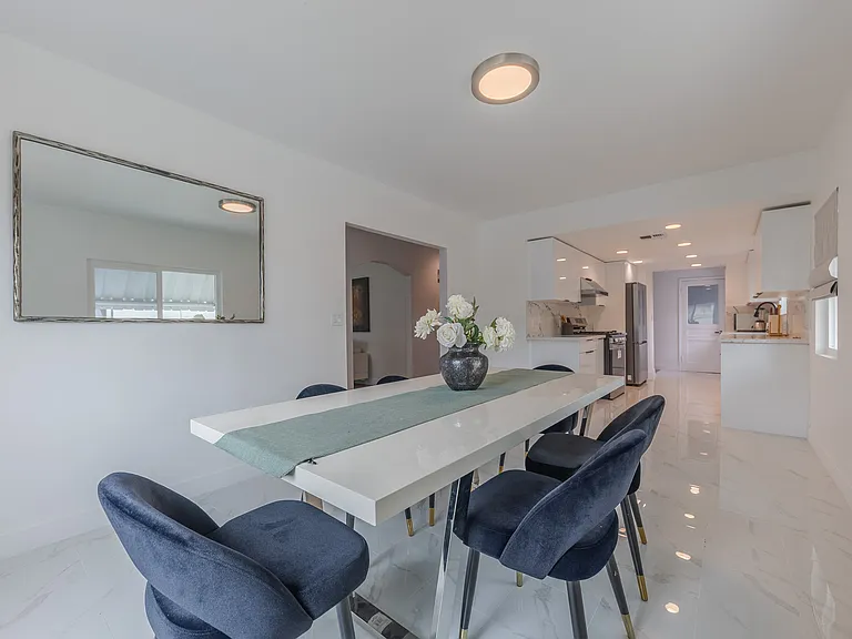 2522 Armacost Ave — Photo 7