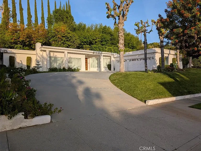 17976 Medley Dr — Photo 1