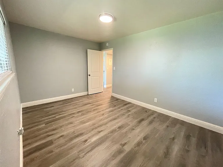 Courtside Apartments — Photo 9