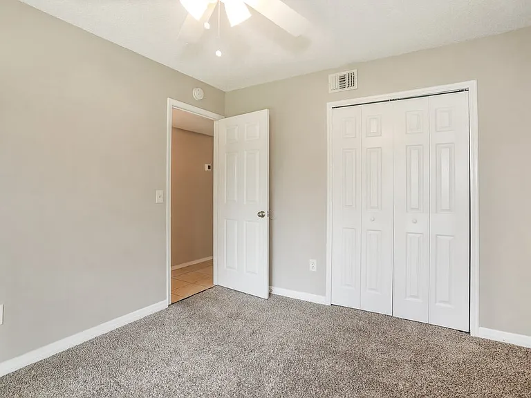 805 Elmwood St — Photo 13