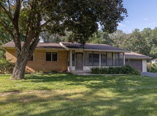 140 Surrey Trl N, Apple Valley, MN 55124