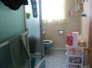 6233 80th Rd, Ridgewood, NY 11385