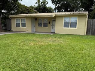 1007 S 3rd St, La Porte, TX 77571