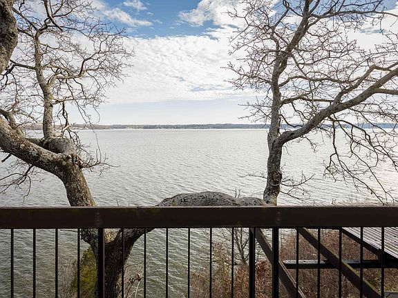 5th image of 226 River Point Rd