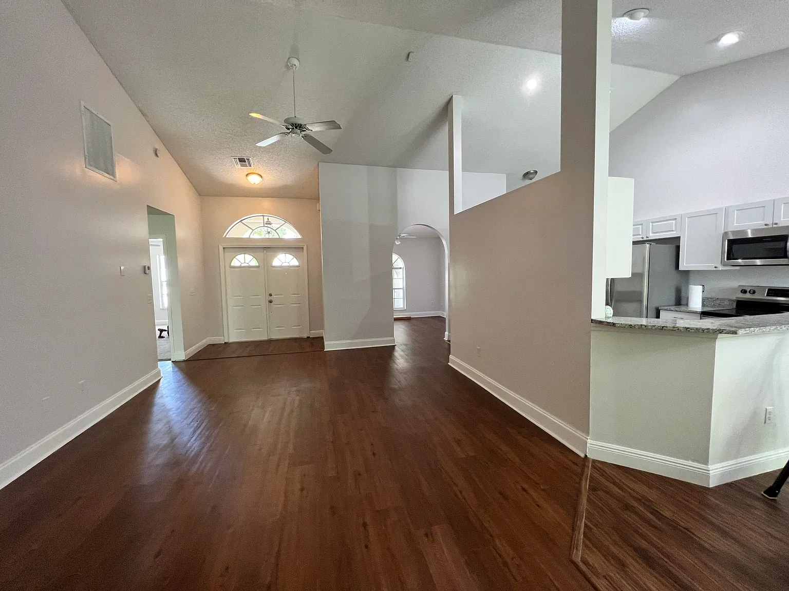 3 bed, 2.0 bath, 1800 sqft, $3,600 — Photo 3