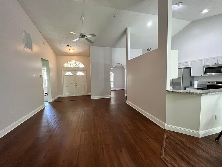 2485 Stonegate Dr — Photo 3