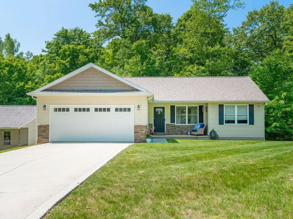577 Floral Valley Dr W, Howard, OH 43028