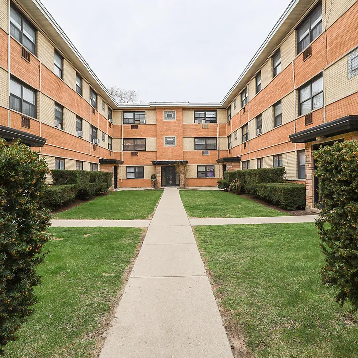 1652 W Pratt Blvd #2N