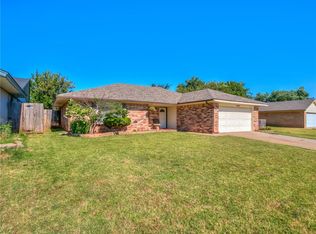 1204 Oakwood Dr, Yukon, OK 73099