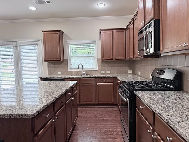 1610 Apple Blossom Dr — Photo 9