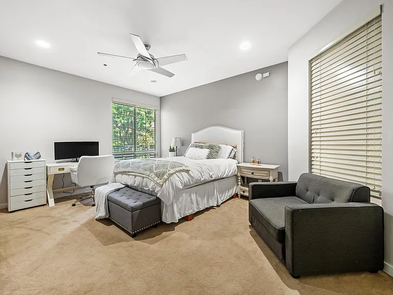 585 N Rossmore Ave #208 — Photo 9