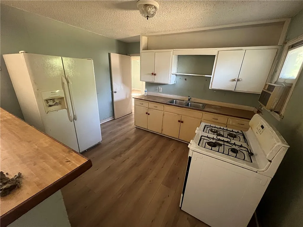 2 bed, 1.0 bath, 925 sqft, $1,295 — Photo 4
